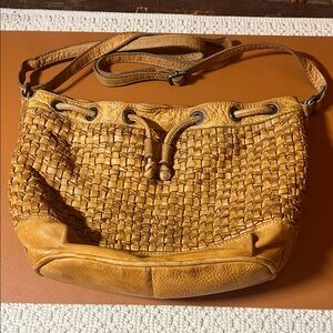 BEAUTIFUL Patina’d Tan Woven Leather Bucket Bag